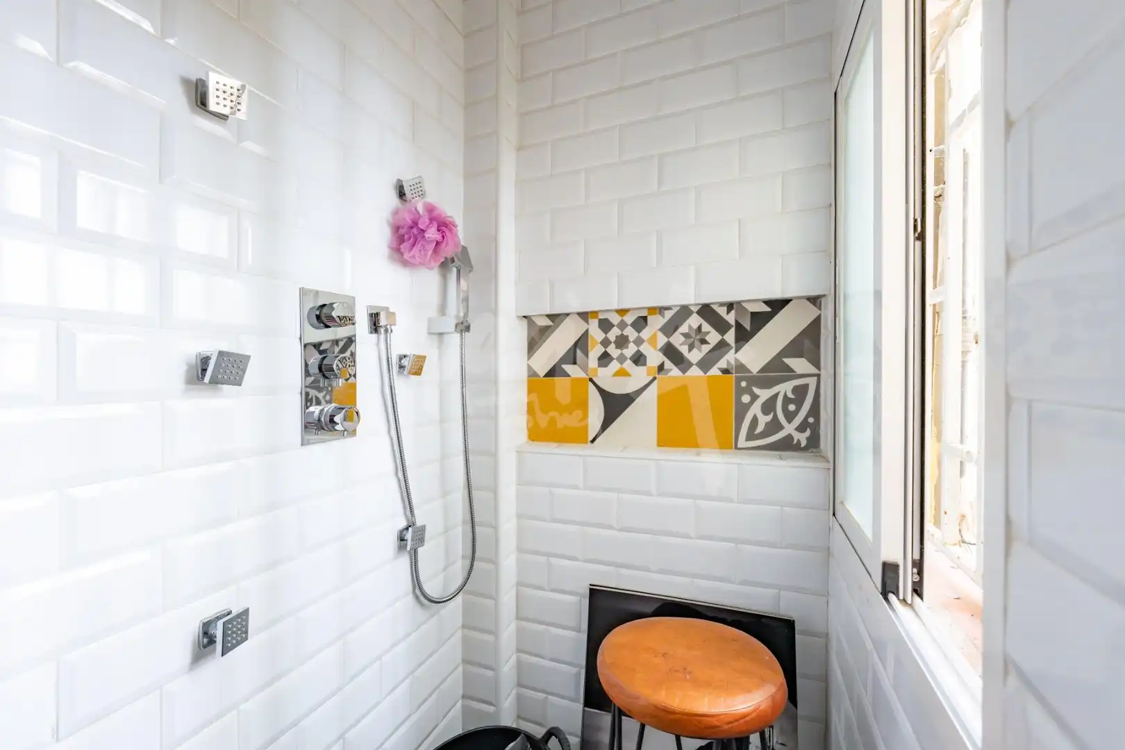 Badezimmer von Geschaftsraum zur Miete in Madrid mit Möbliert