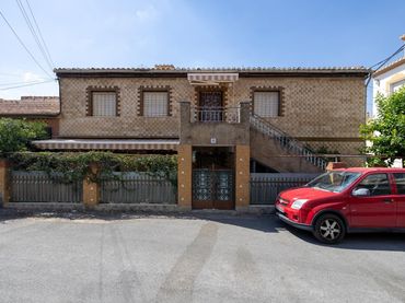Casa con balcón en venta en Calle LOS LLANOS 2