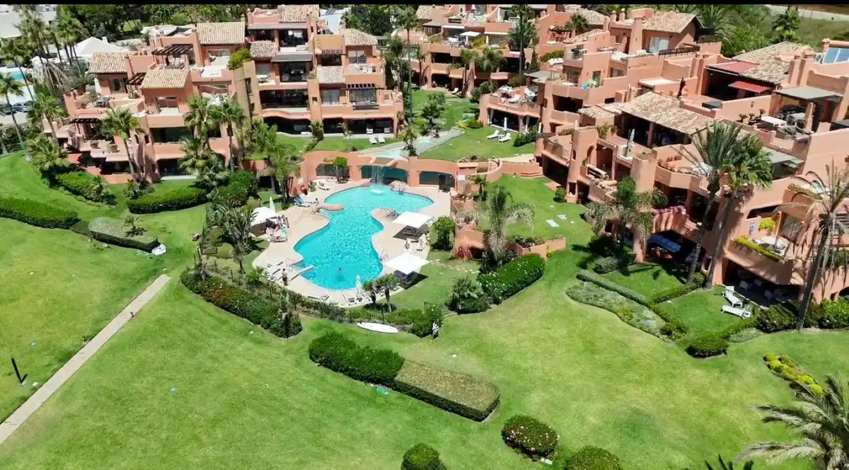 Vista exterior de Ático en venta en Marbella con Aire acondicionado, Terraza y Sauna