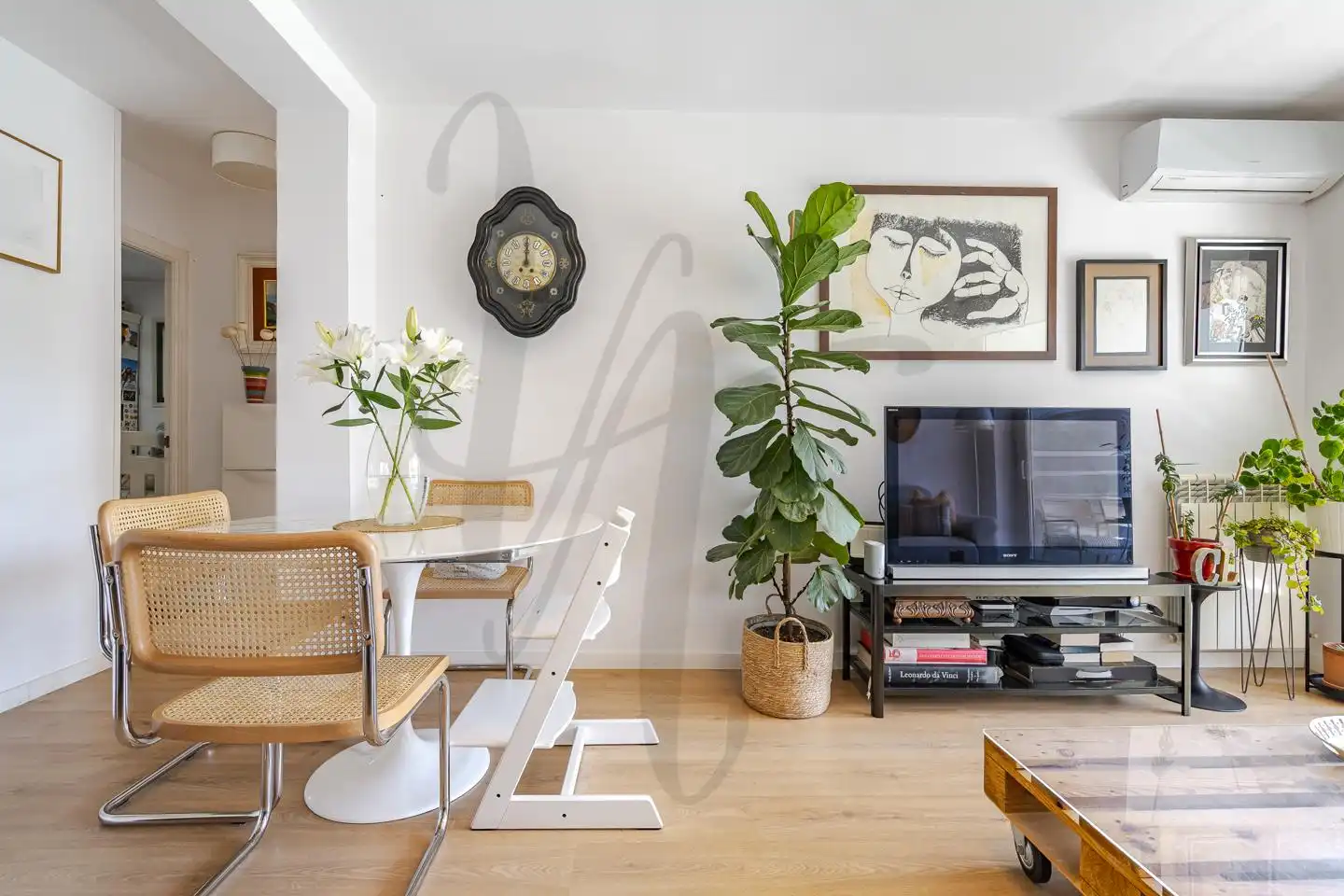 Flat for sale in Carril Del Conde, Canillas