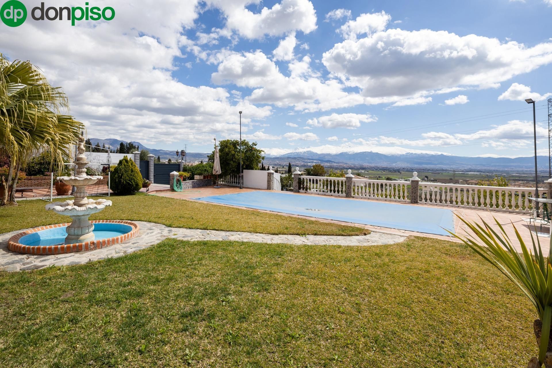 Piscina de Casa o xalet en venda en Atarfe amb Aire condicionat, Jardí privat i Parquet