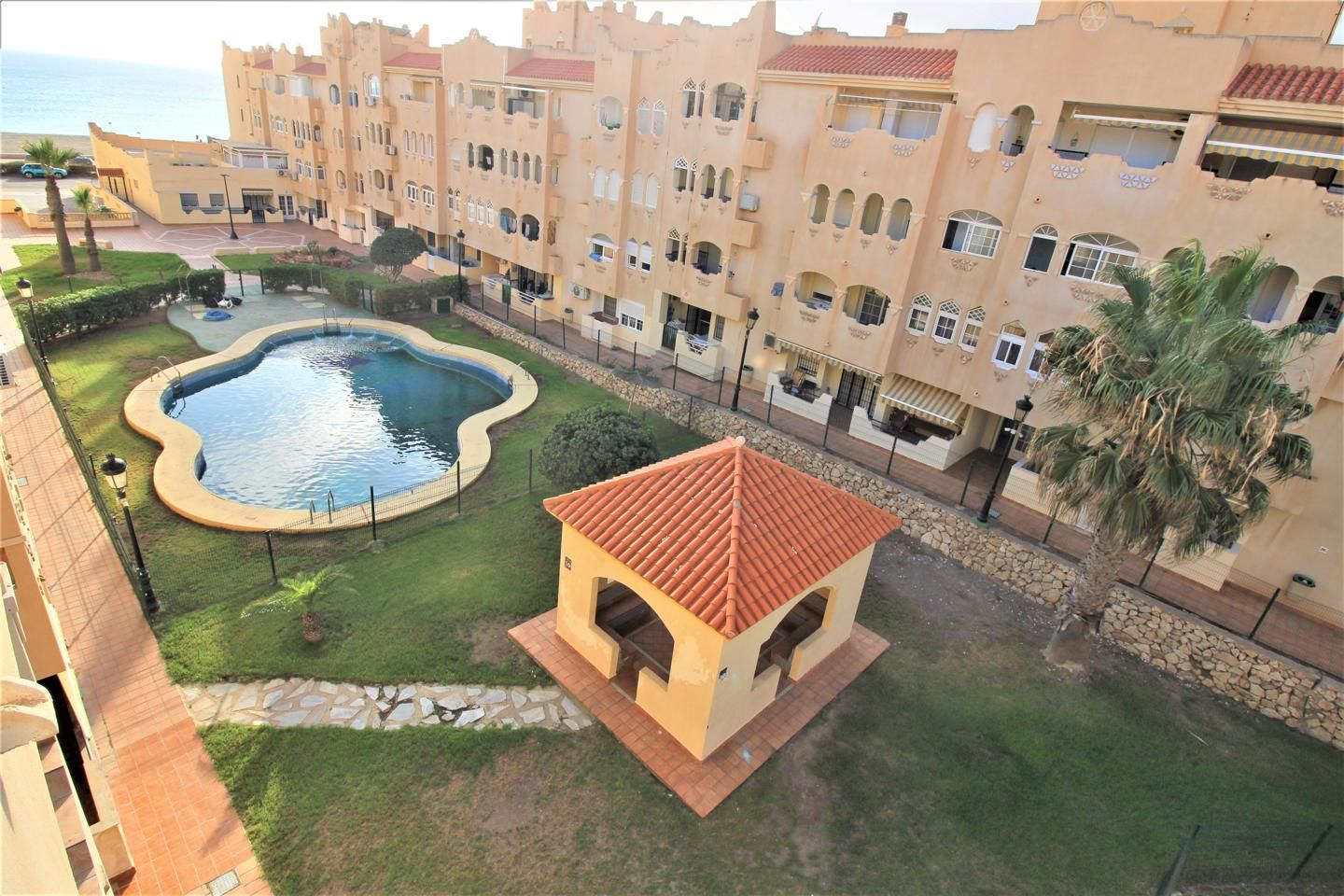 Piscina de Pis de lloguer en  Almería Capital amb Aire condicionat, Moblat i Piscina comunitària