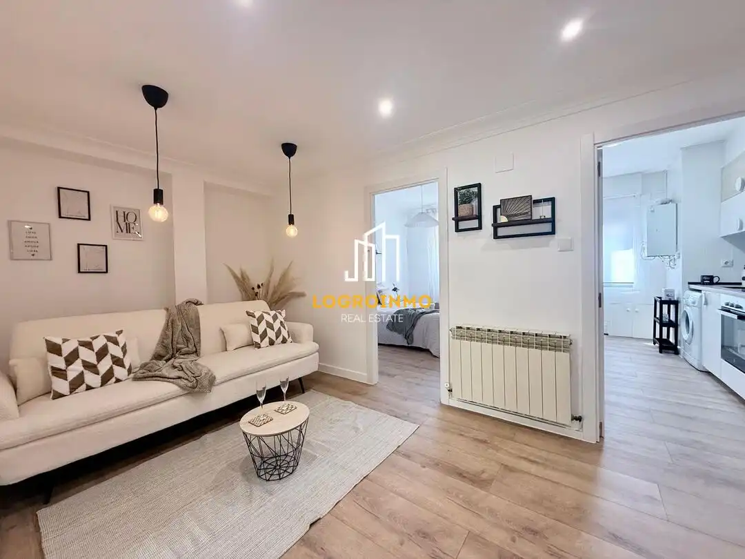 Living room of Flat for sale in  Logroño  with Heating, Storage room and Furnished
