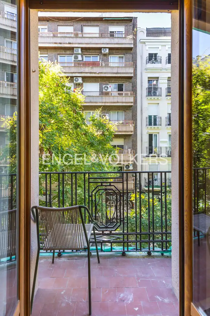 Außenansicht von Wohnung zum Verkauf in Madrid mit Klimaanlage, Heizung und Parkett