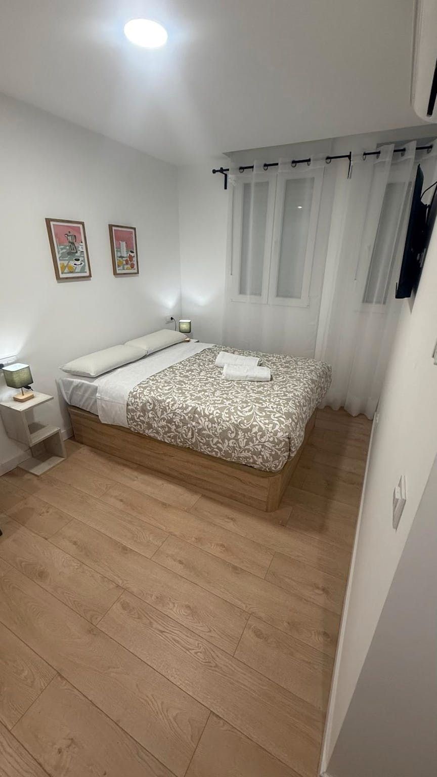 Bedroom of Flat to rent in  Madrid Capital  with Air Conditioner, Washing machine and TV