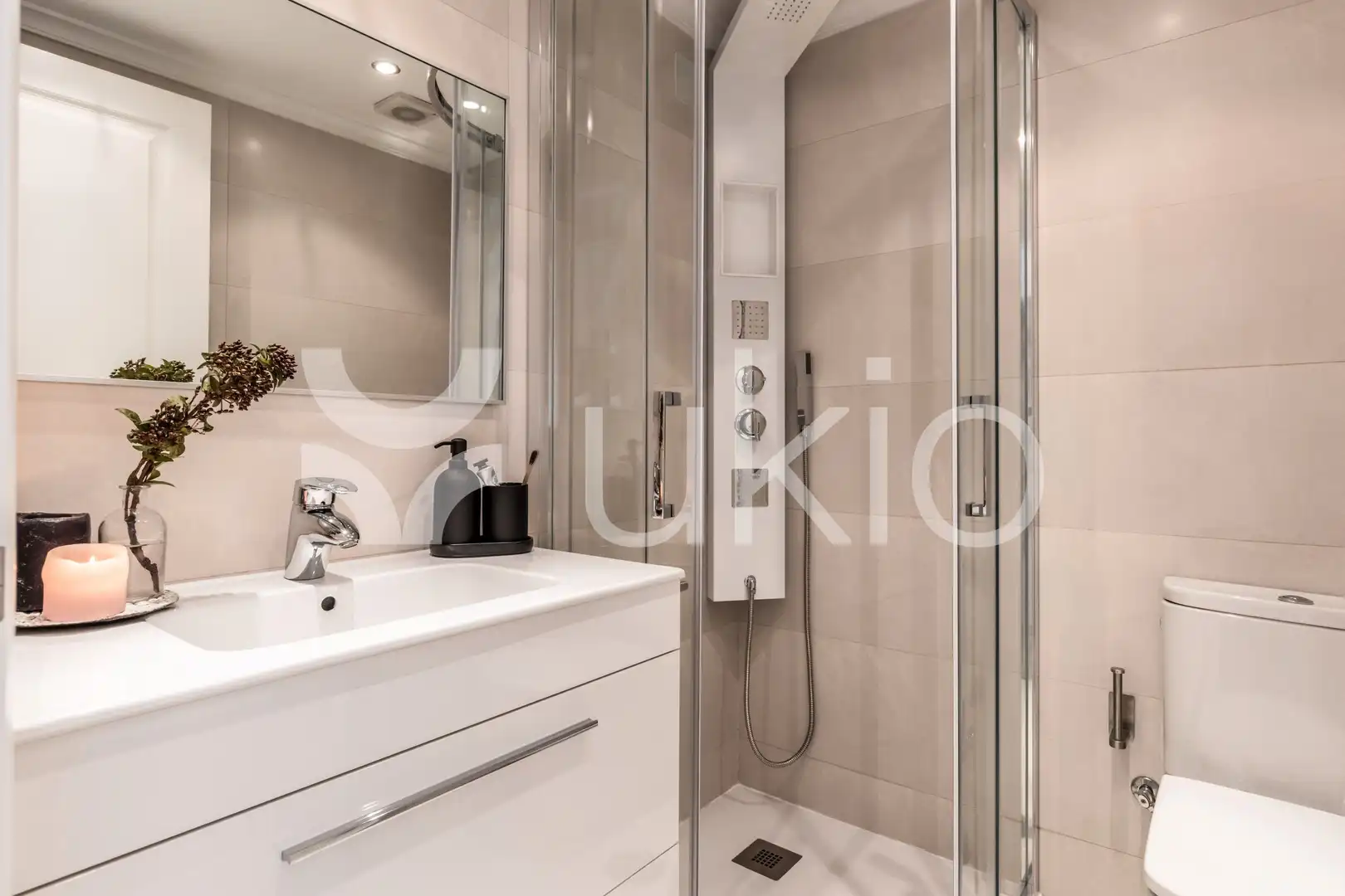 Baño de Apartamento de alquiler en Madrid con Aire acondicionado, Calefacción y Terraza