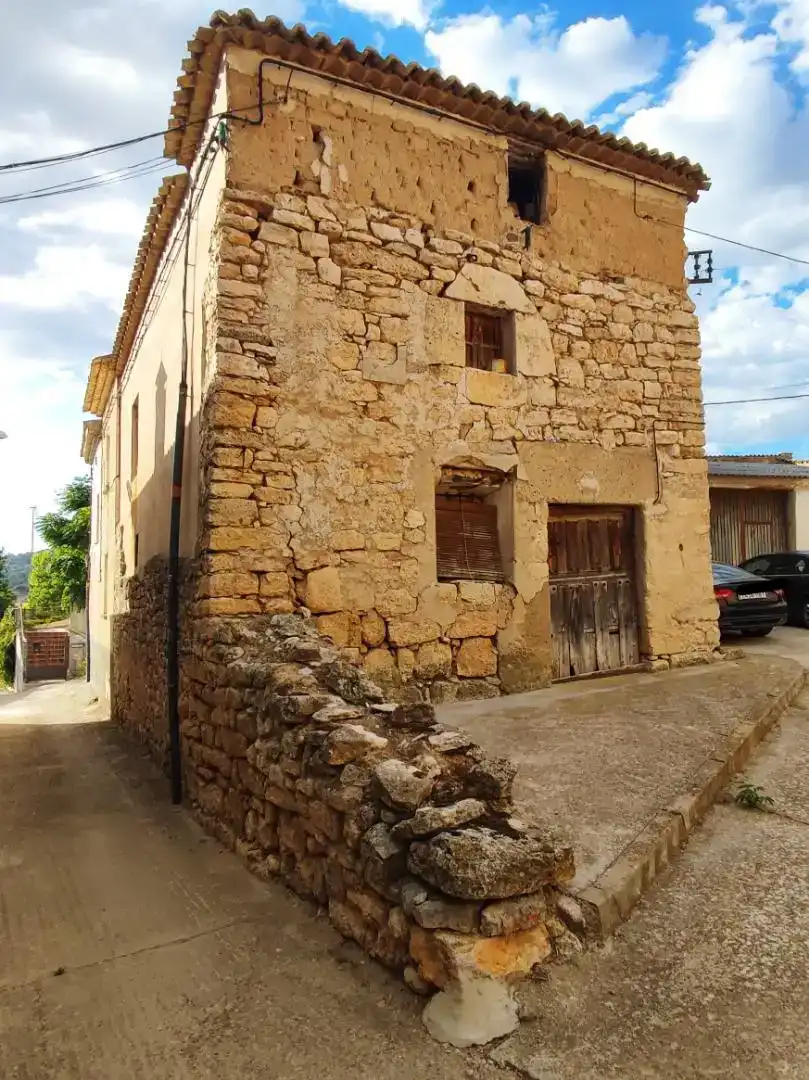 Vista exterior de Casa adosada en venta en Baltanás, Palencia
