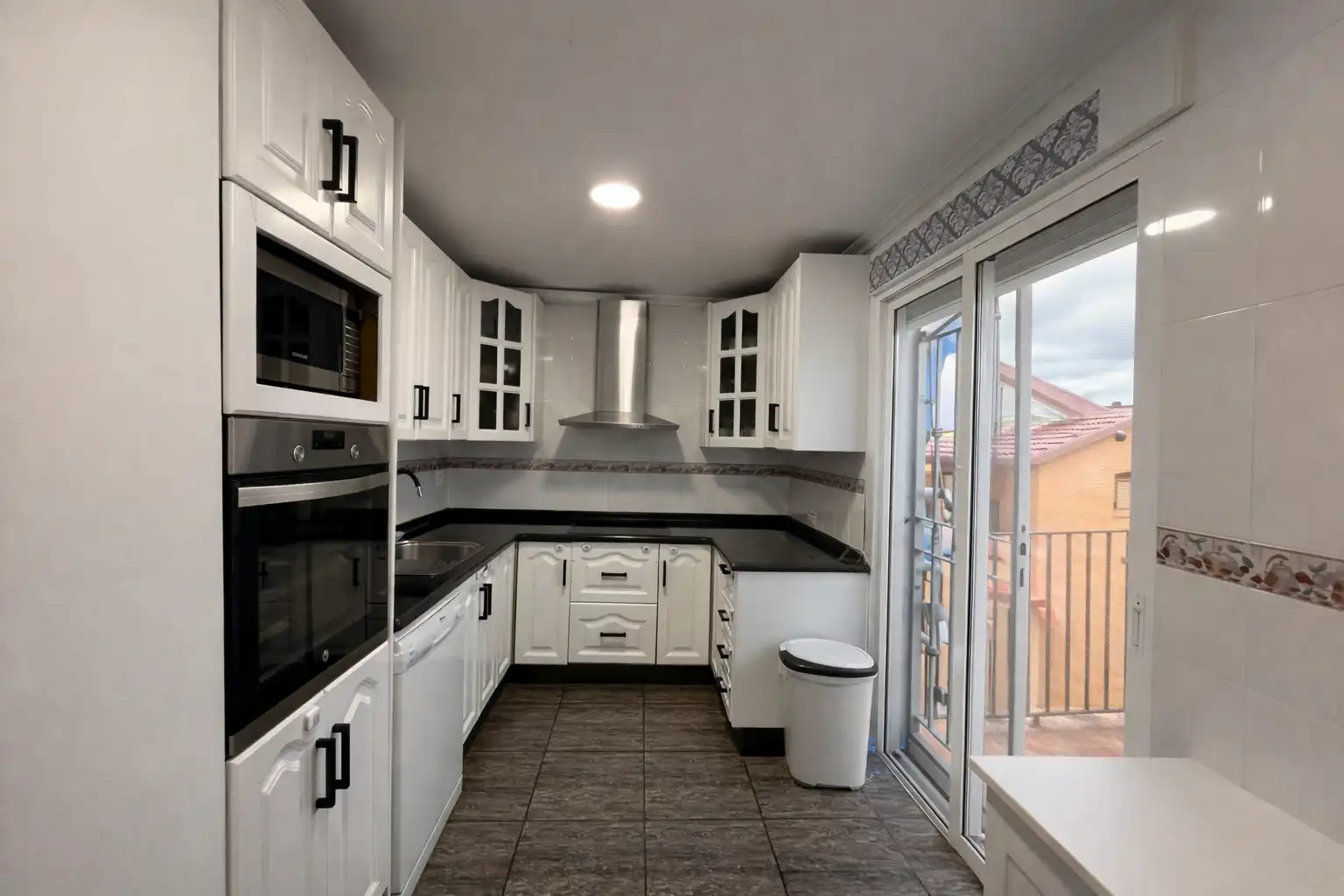Cocina de Casa adosada en venta en Cartagena con Aire acondicionado, Calefacción y Jardín privado
