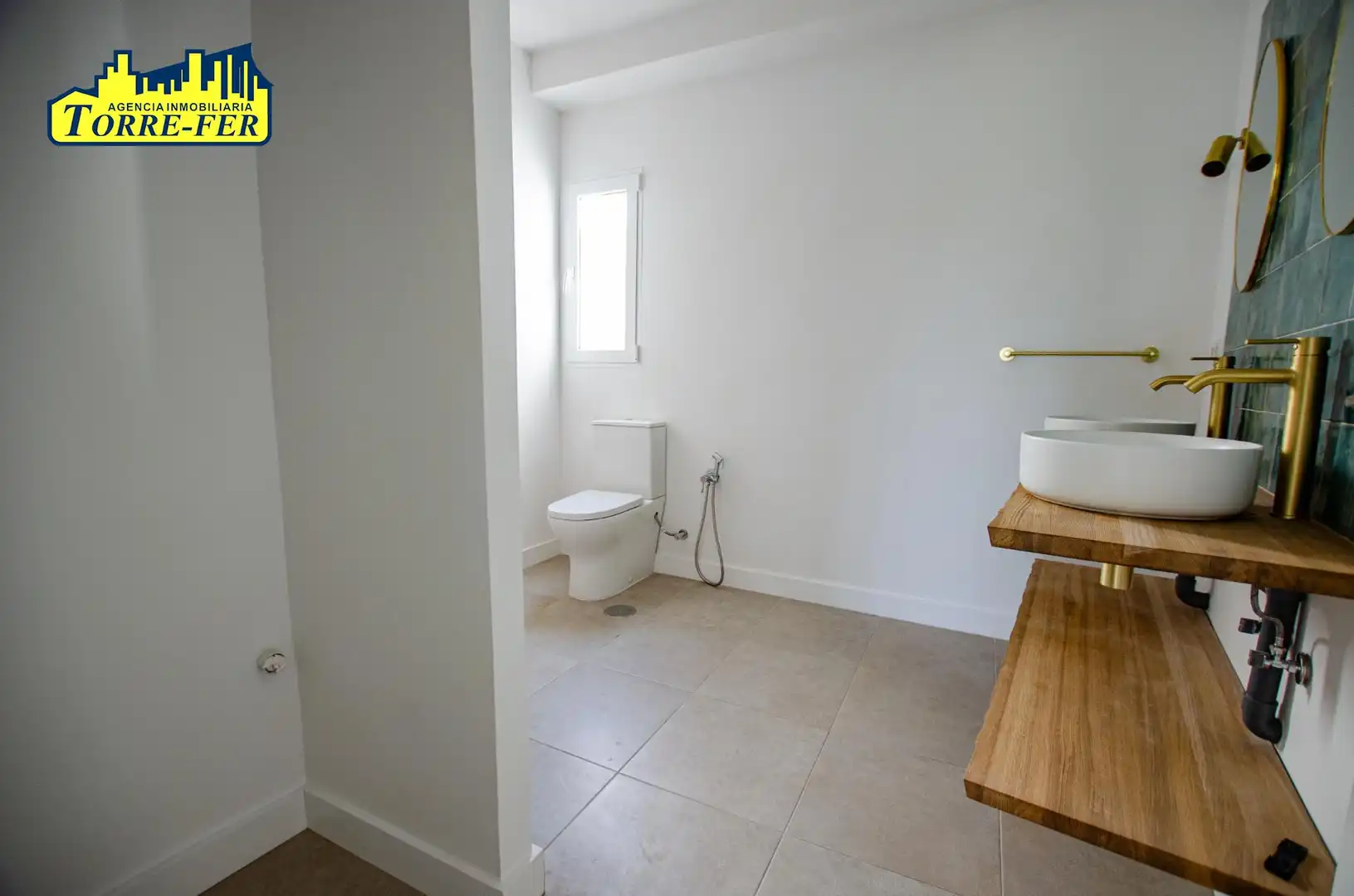 Bathroom of Flat for sale in Almería  with Air Conditioner and Terrace