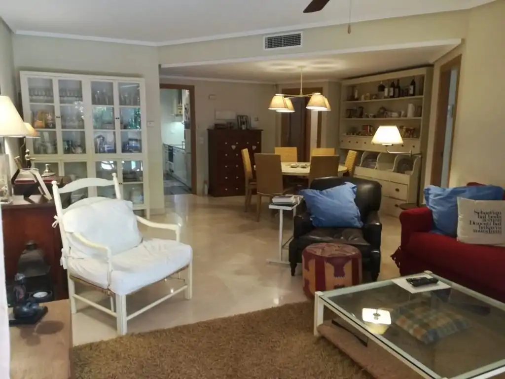 Sala d'estar de Apartament en venda en Sanlúcar de Barrameda amb Aire condicionat, Jardí privat i Parquet