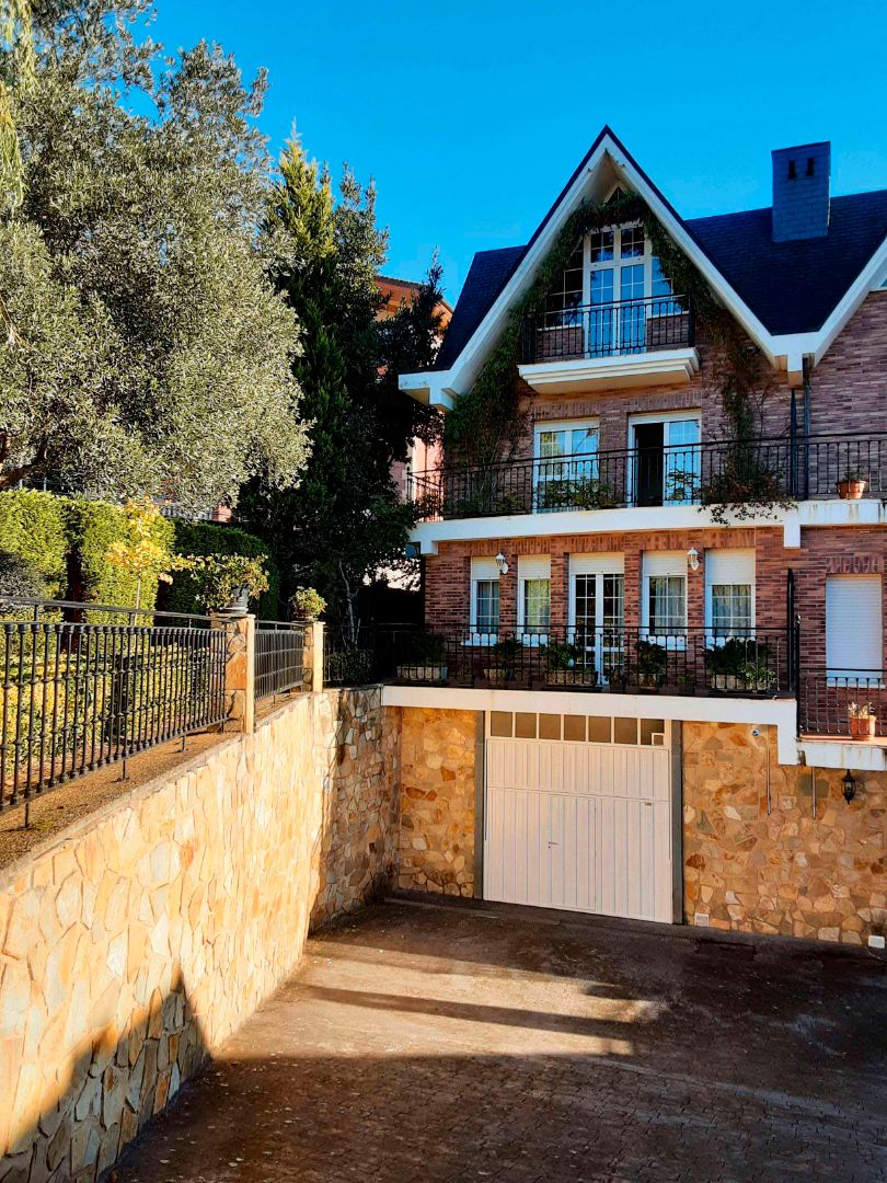 Exterior view of Single-family semi-detached for sale in Laudio / Llodio  with Heating, Private garden and Balcony