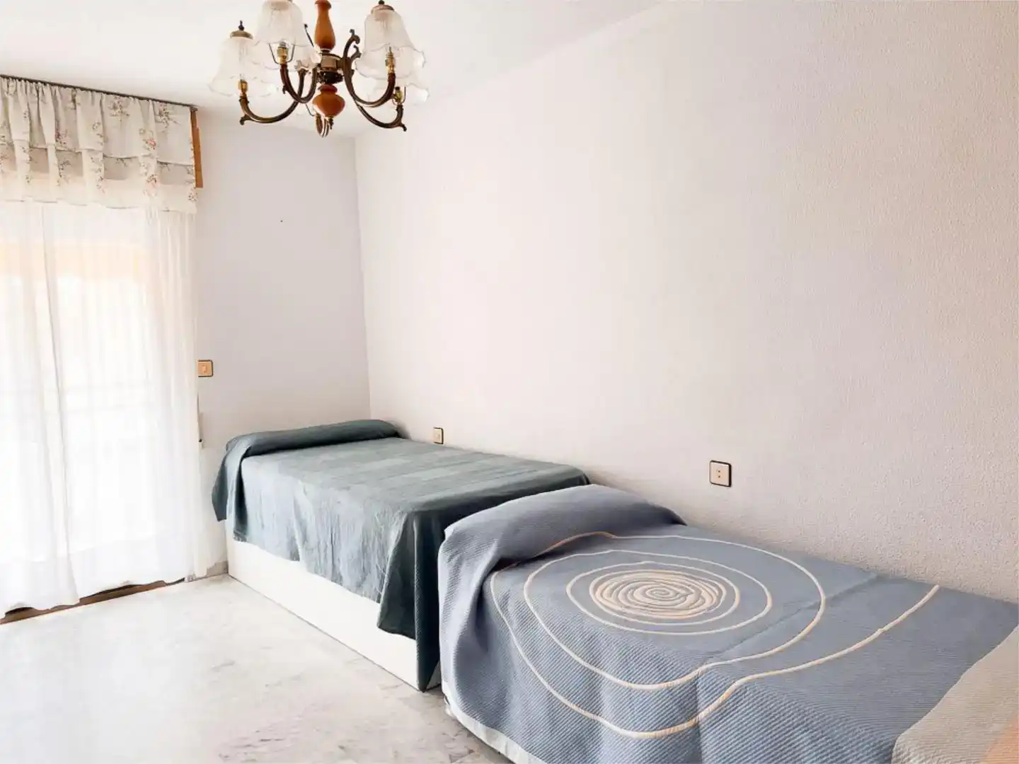 Schlafzimmer von Wohnungen zur Miete in Salobreña mit Schwimmbad und Balkon