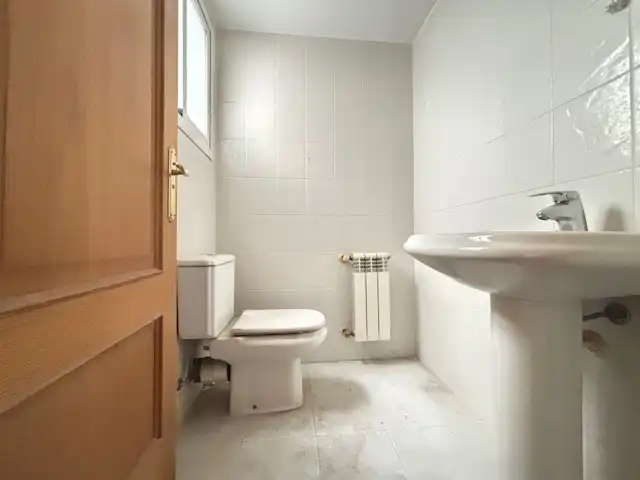 Baño de Dúplex en venta en Castellón de la Plana / Castelló de la Plana con Calefacción y Terraza