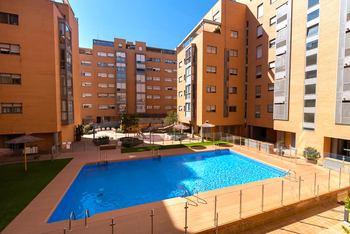 Piscina de Pis de lloguer en Madrid amb Aire condicionat, Calefacció i Parquet