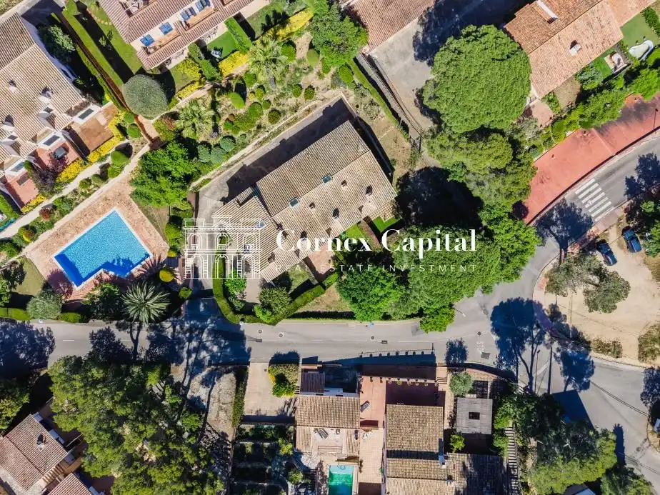 Vista exterior de Casa adosada en venda en Palafrugell amb Aire condicionat, Calefacció i Jardí privat