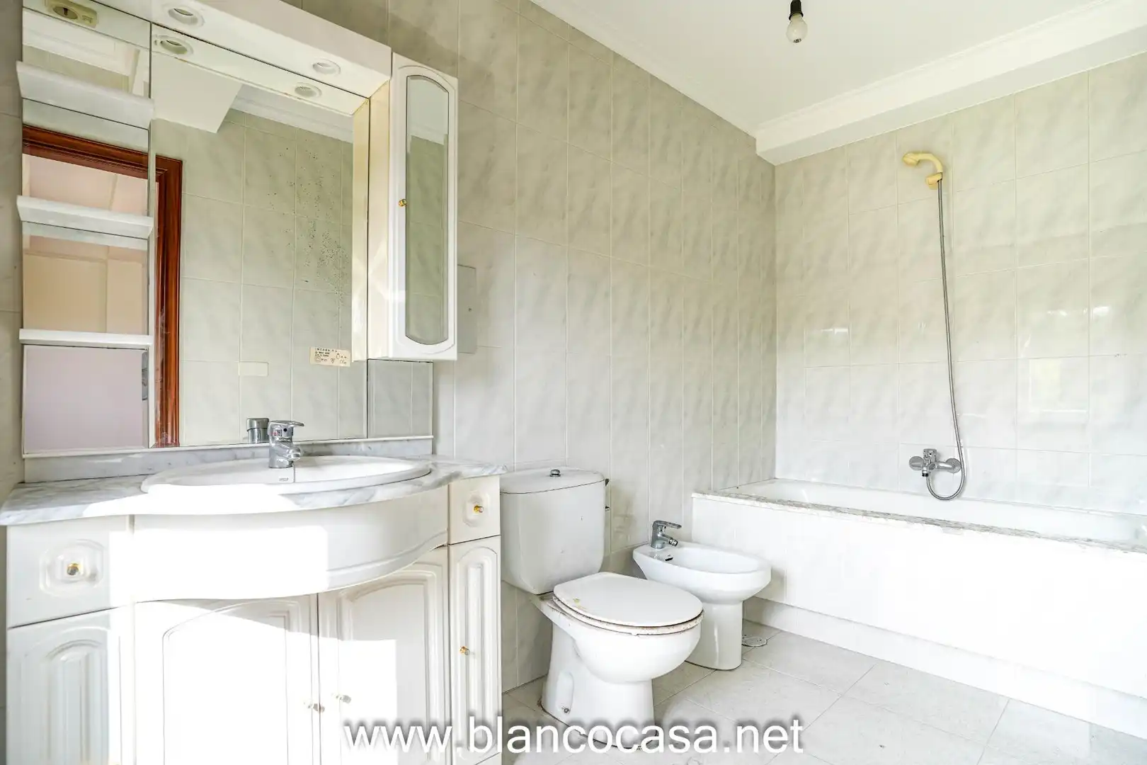 Baño de Casa o chalet en venta en Carballo con Calefacción, Jardín privado y Trastero