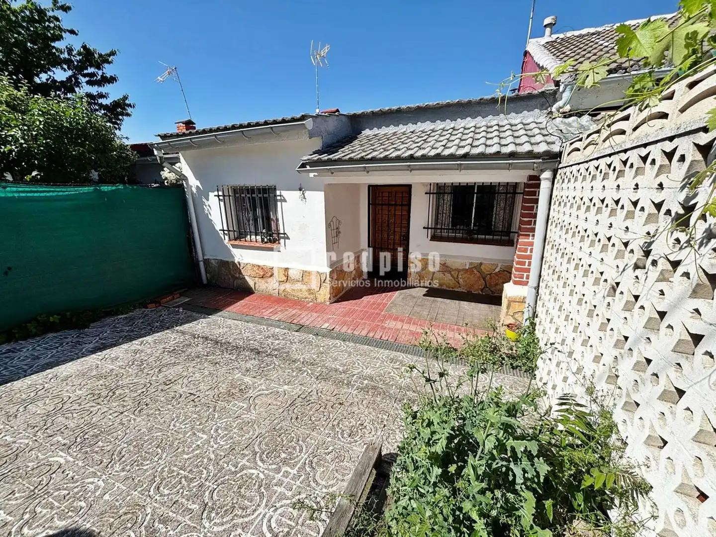 Vista exterior de Casa o xalet en venda en Trijueque amb Calefacció, Jardí privat i Traster