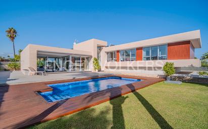 Vista exterior de Casa o xalet en venda en San Vicente del Raspeig / Sant Vicent del Raspeig amb Aire condicionat, Terrassa i Piscina