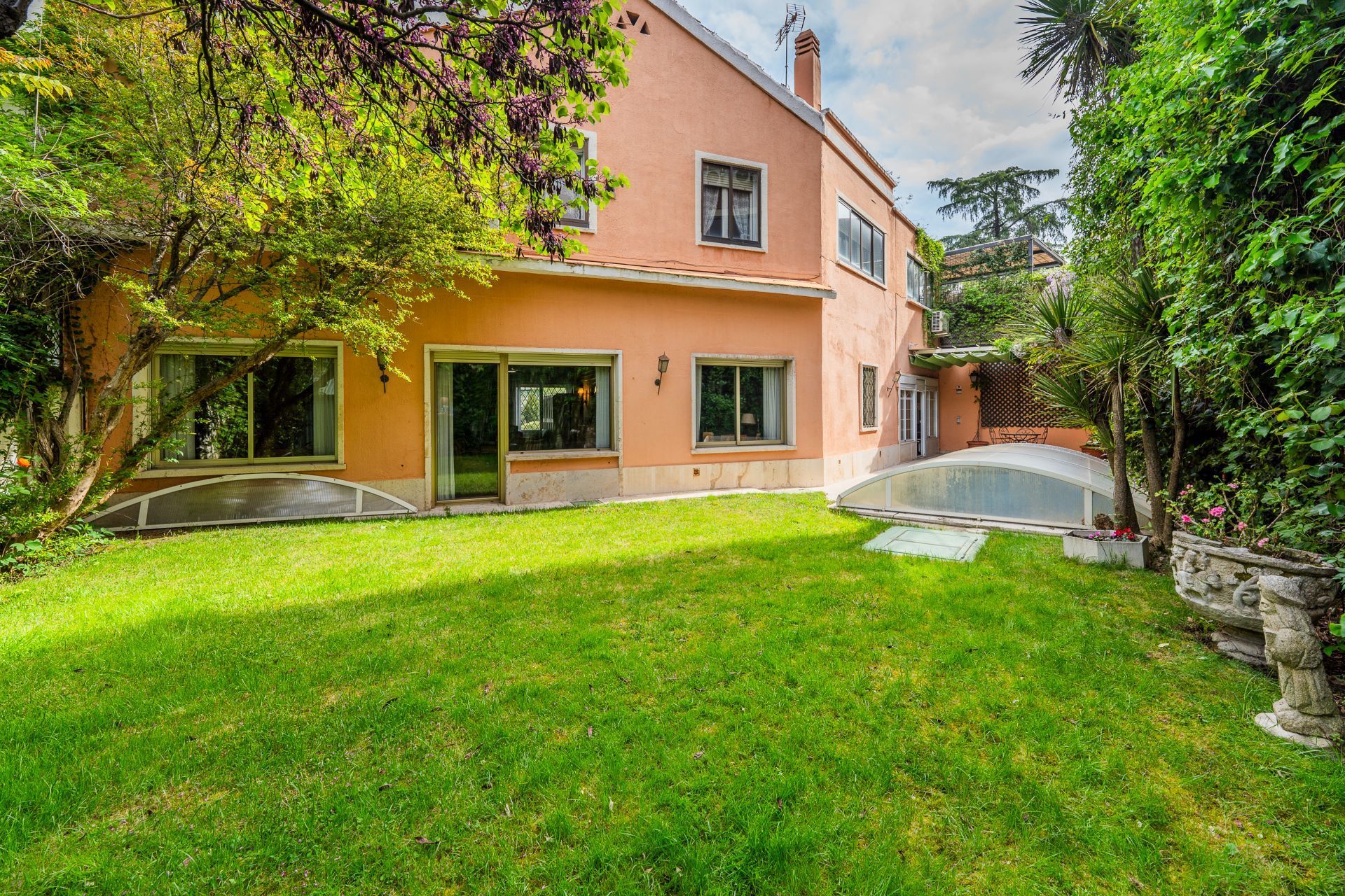 Garden of House or chalet for sale in  Madrid Capital  with Air Conditioner, Heating and Private garden