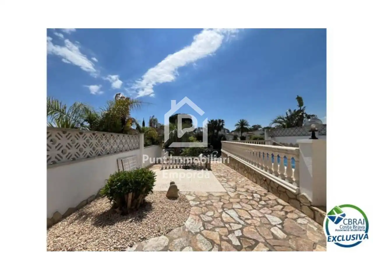Vista exterior de Casa o xalet en venda en Empuriabrava amb Aire condicionat, Calefacció i Jardí privat