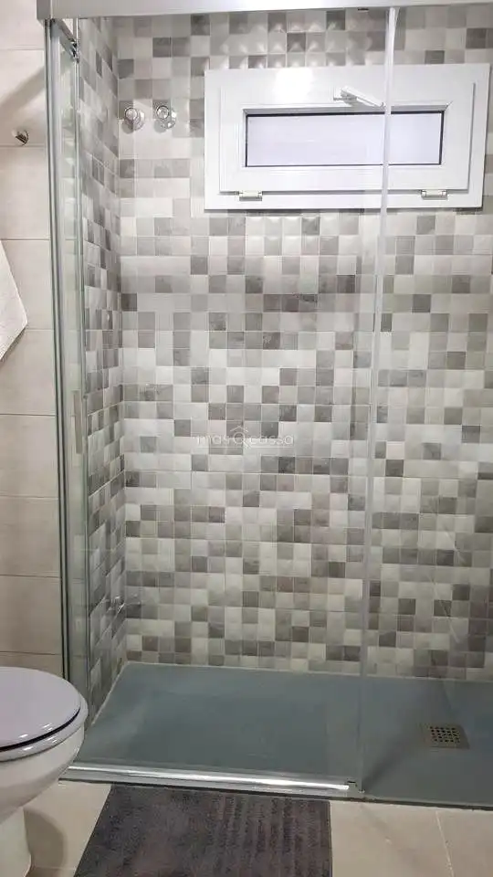 Baño de Piso de alquiler en La Línea de la Concepción con Amueblado