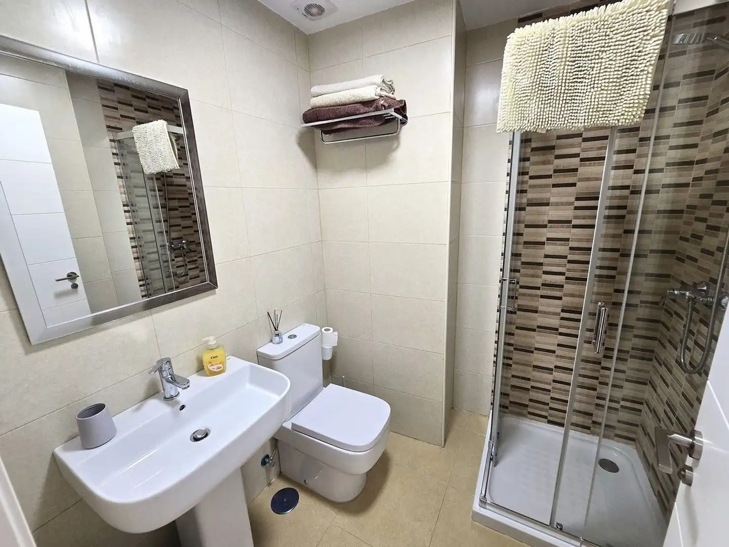 Baño de Piso en venta en Garrucha con Aire acondicionado, Terraza y Trastero