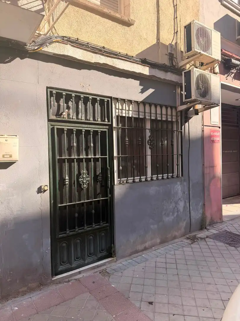 Vista exterior de Local en venta en Madrid