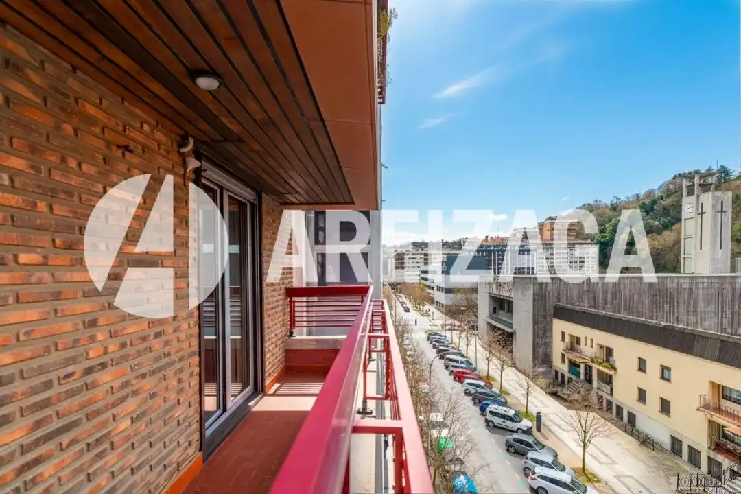 Vista exterior de Pis en venda en Donostia - San Sebastián  amb Aire condicionat, Calefacció i Terrassa