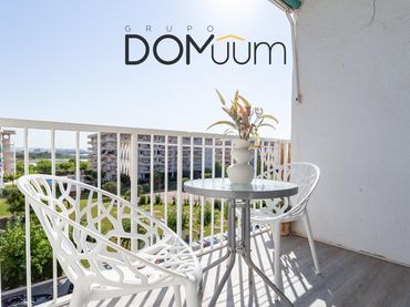Flat with balcony for sale in JOAQUIM SERRA 11