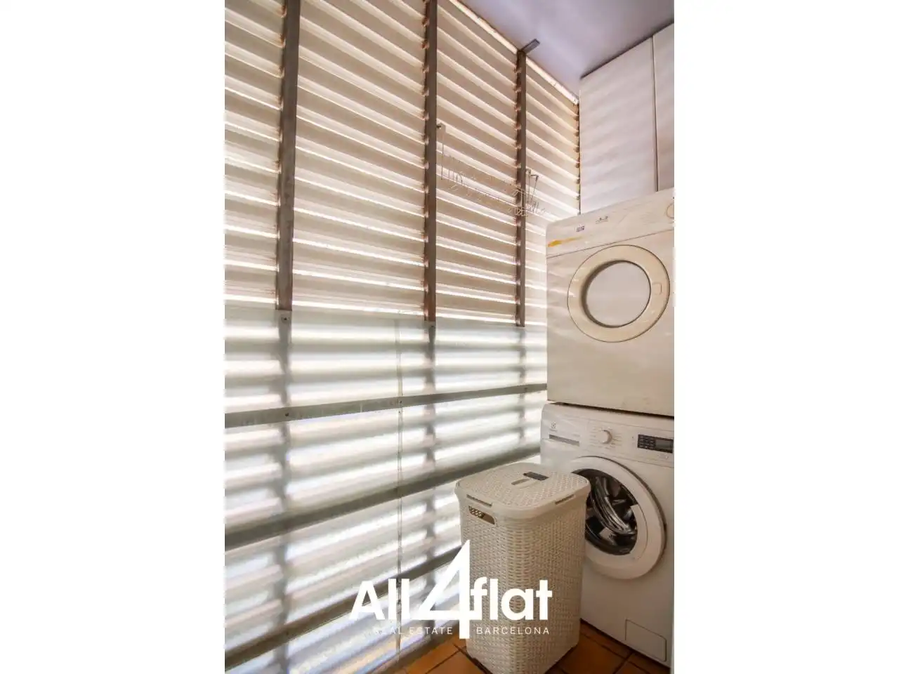 Exterior view of Duplexes for rent in Barcelona  with Air Conditioner, Heating and Terrace