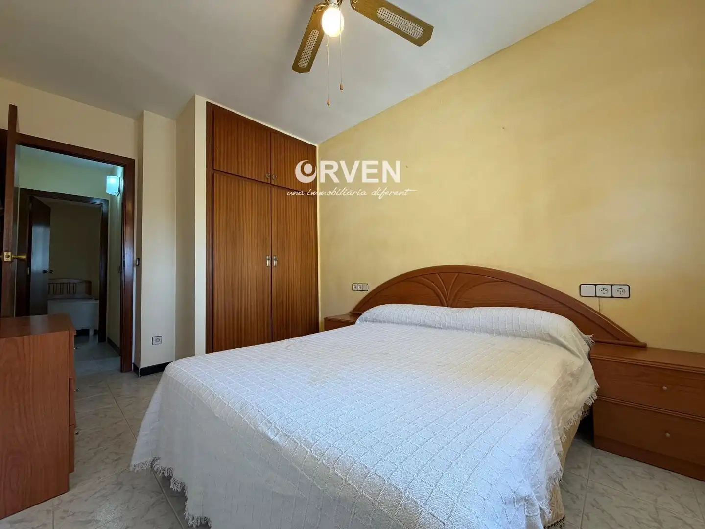 Schlafzimmer von Wohnung zum Verkauf in Torredembarra mit Waschmaschine
