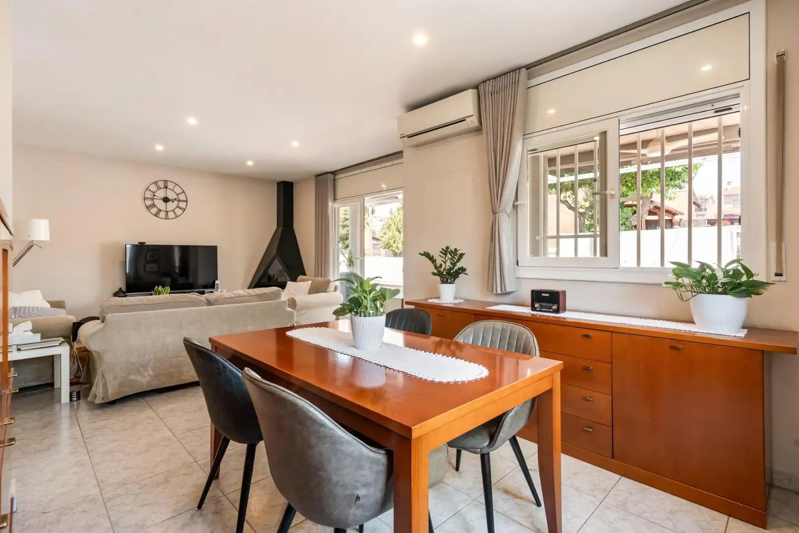 Comedor de Casa adosada en venta en Parets del Vallès con Aire acondicionado, Calefacción y Jardín privado