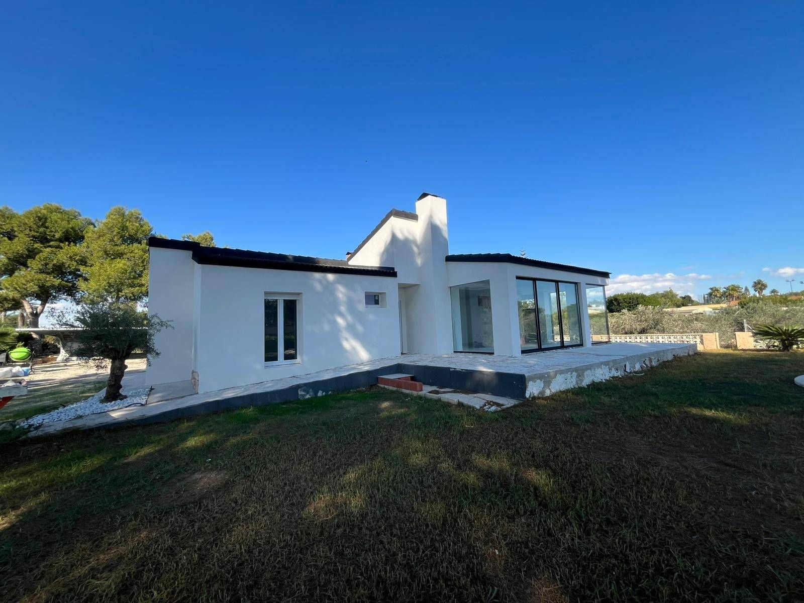 Vista exterior de Casa o xalet en venda en Elche / Elx amb Aire condicionat, Jardí privat i Terrassa