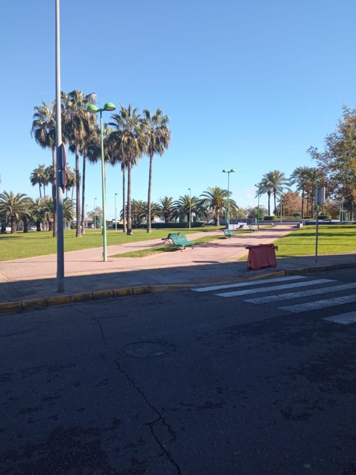 Vista exterior de Piso en venta en Dos Hermanas con Aire acondicionado