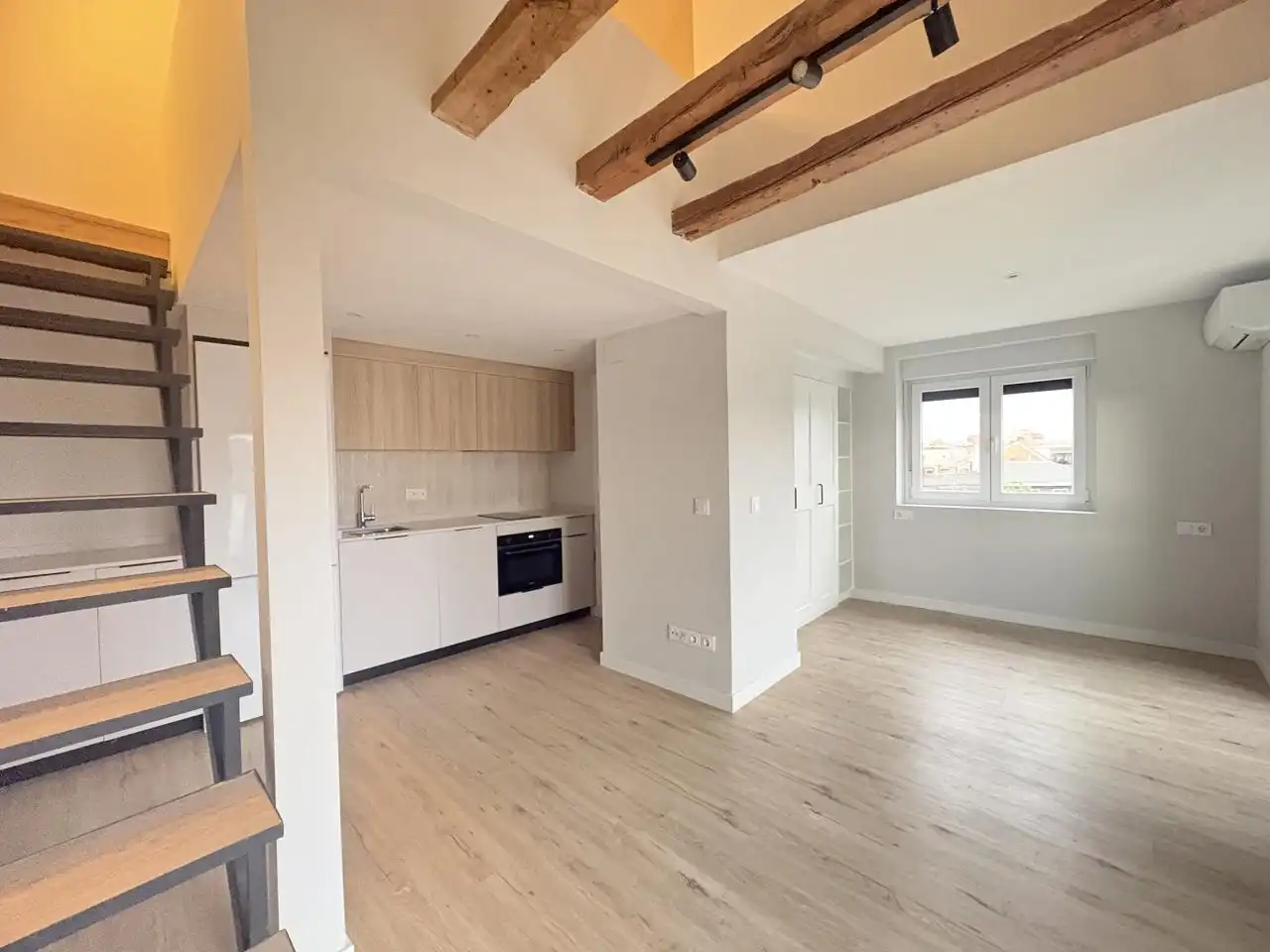 Kitchen of Duplexes for rent in Villa de Vallecas