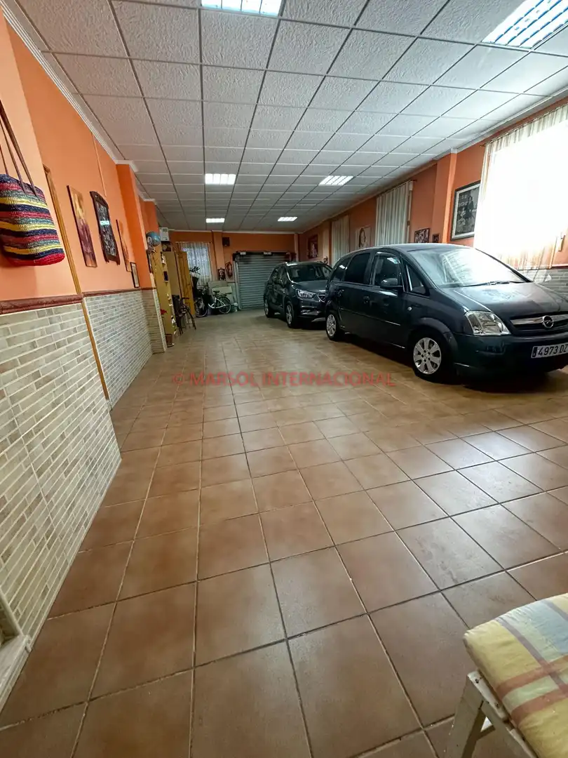 Aparcament de Casa o xalet en venda en Orihuela amb Jardí privat, Terrassa i Traster