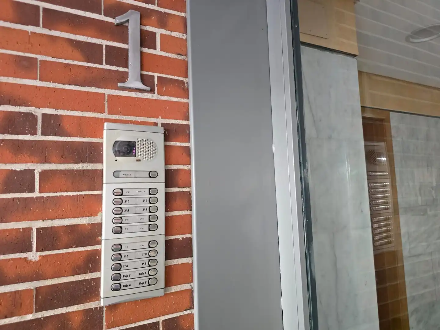 Vista exterior de Pis en venda en Mairena del Aljarafe amb Aire condicionat i Terrassa