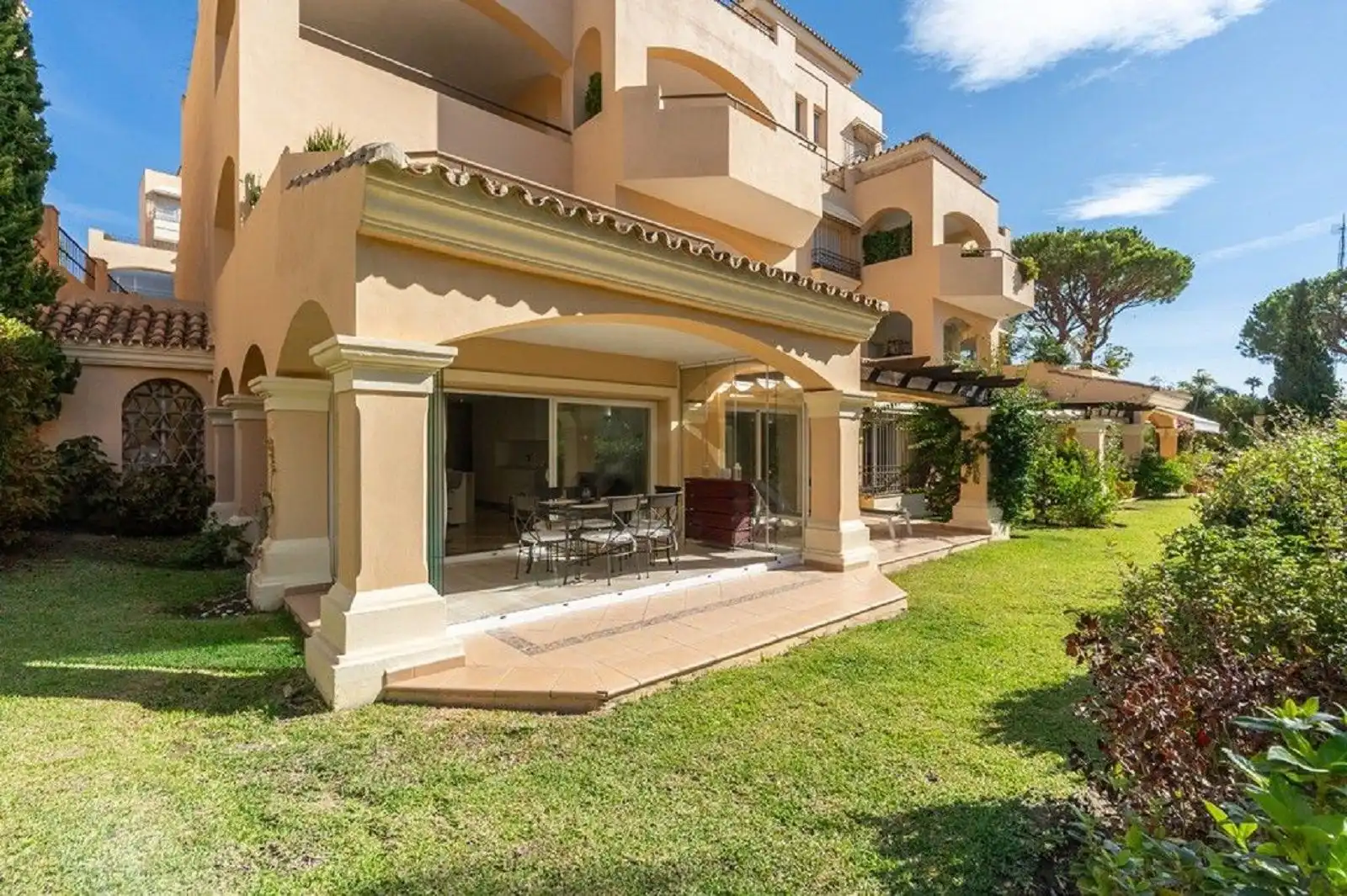 Jardí de Apartament en venda en Marbella amb Aire condicionat, Terrassa i Piscina