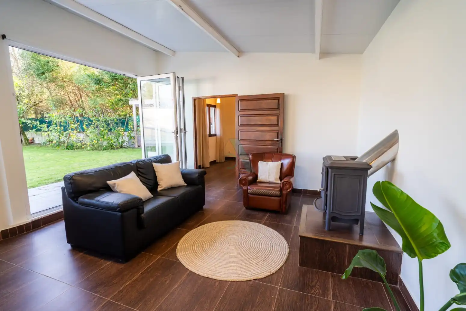 Sala d'estar de Casa o xalet en venda en Llanes amb Jardí privat, Terrassa i Piscina