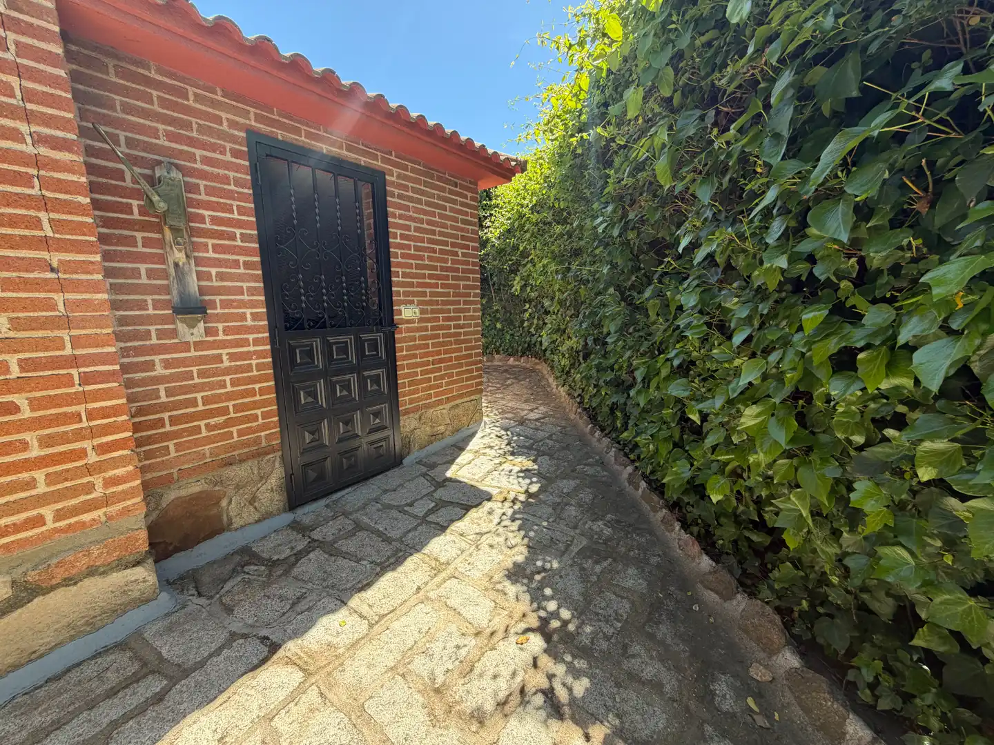 Vista exterior de Casa o chalet en venta en Pelayos de la Presa con Jardín privado, Piscina y Amueblado