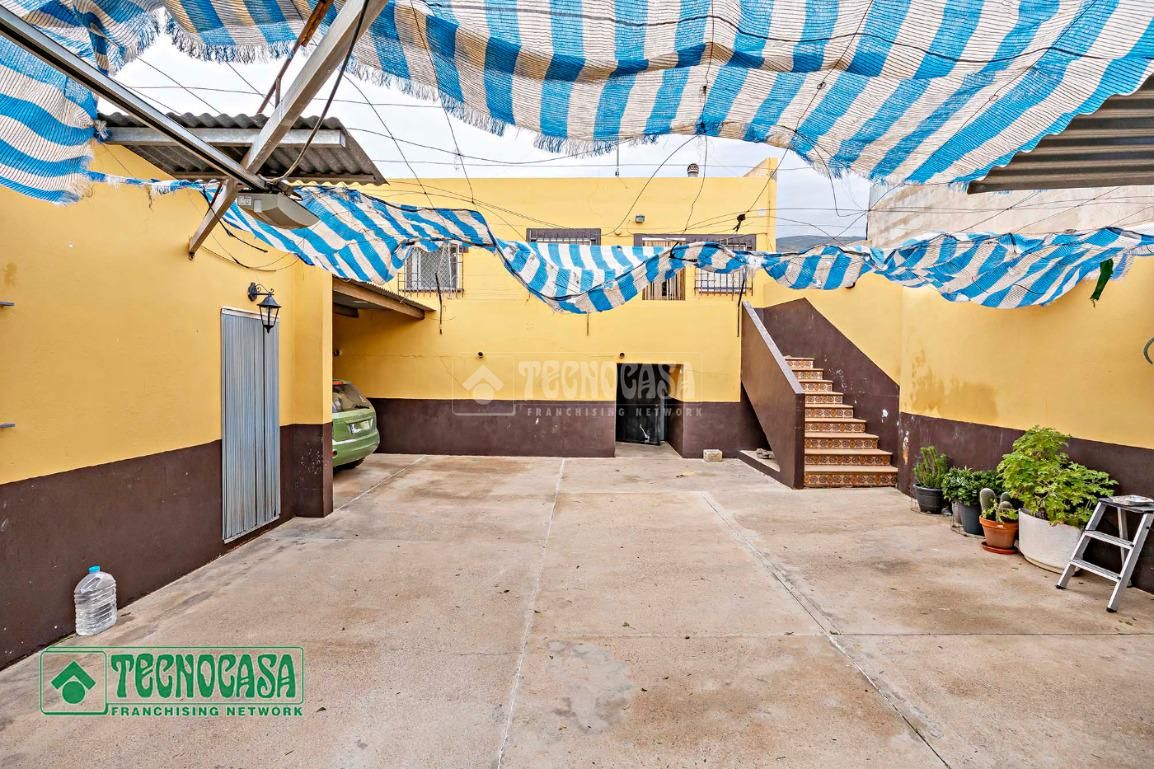 Vista exterior de Casa o xalet en venda en El Ejido amb Aire condicionat i Calefacció