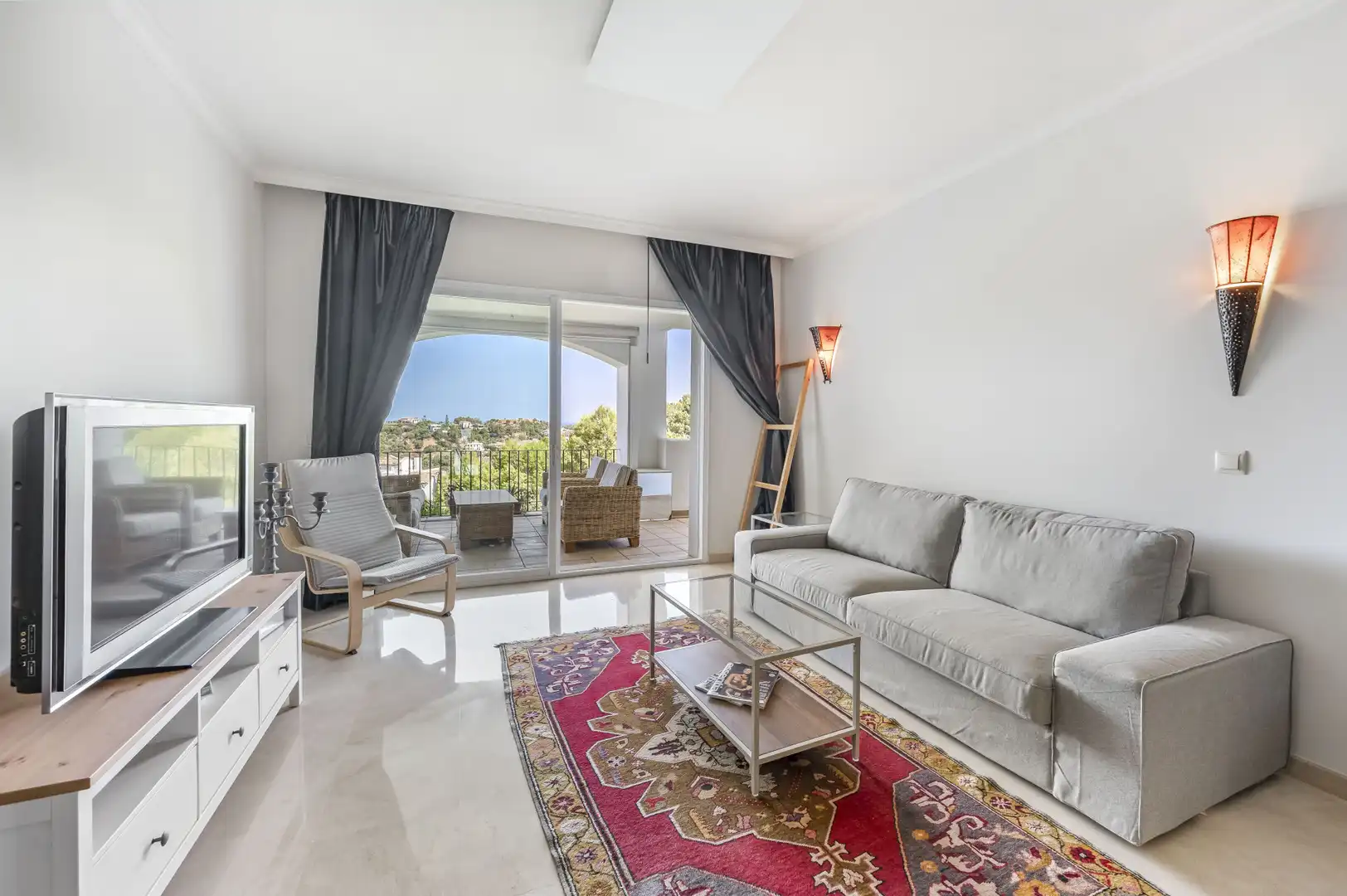 Living room of Apartments for sale in Benahavís  with Air Conditioner, Terrace and Storage room