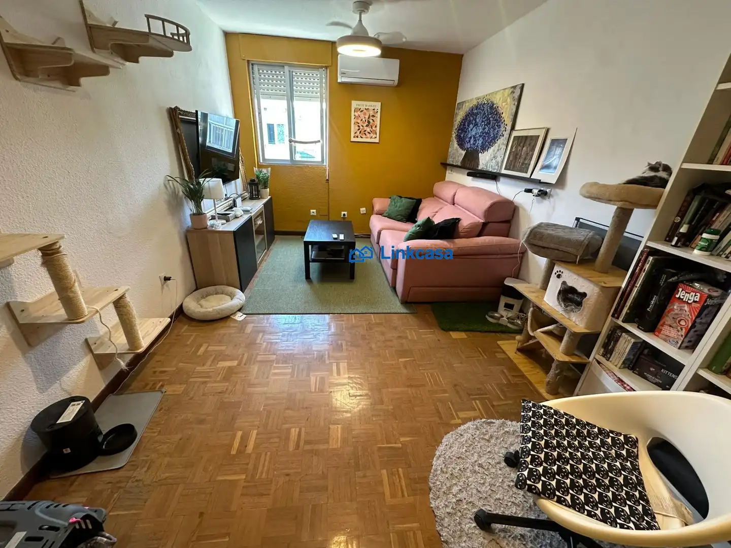 Living room of Flat for sale in Madrid  with Air Conditioner, Heating and Parquet flooring