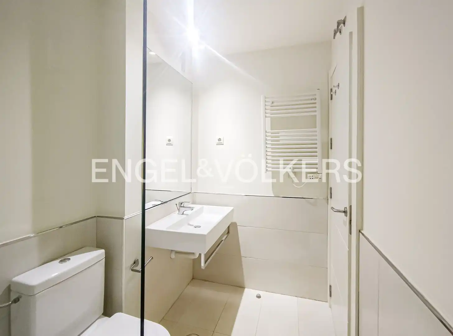 Badezimmer von Wohnung zum Verkauf in Madrid mit Klimaanlage, Heizung und Abstellraum