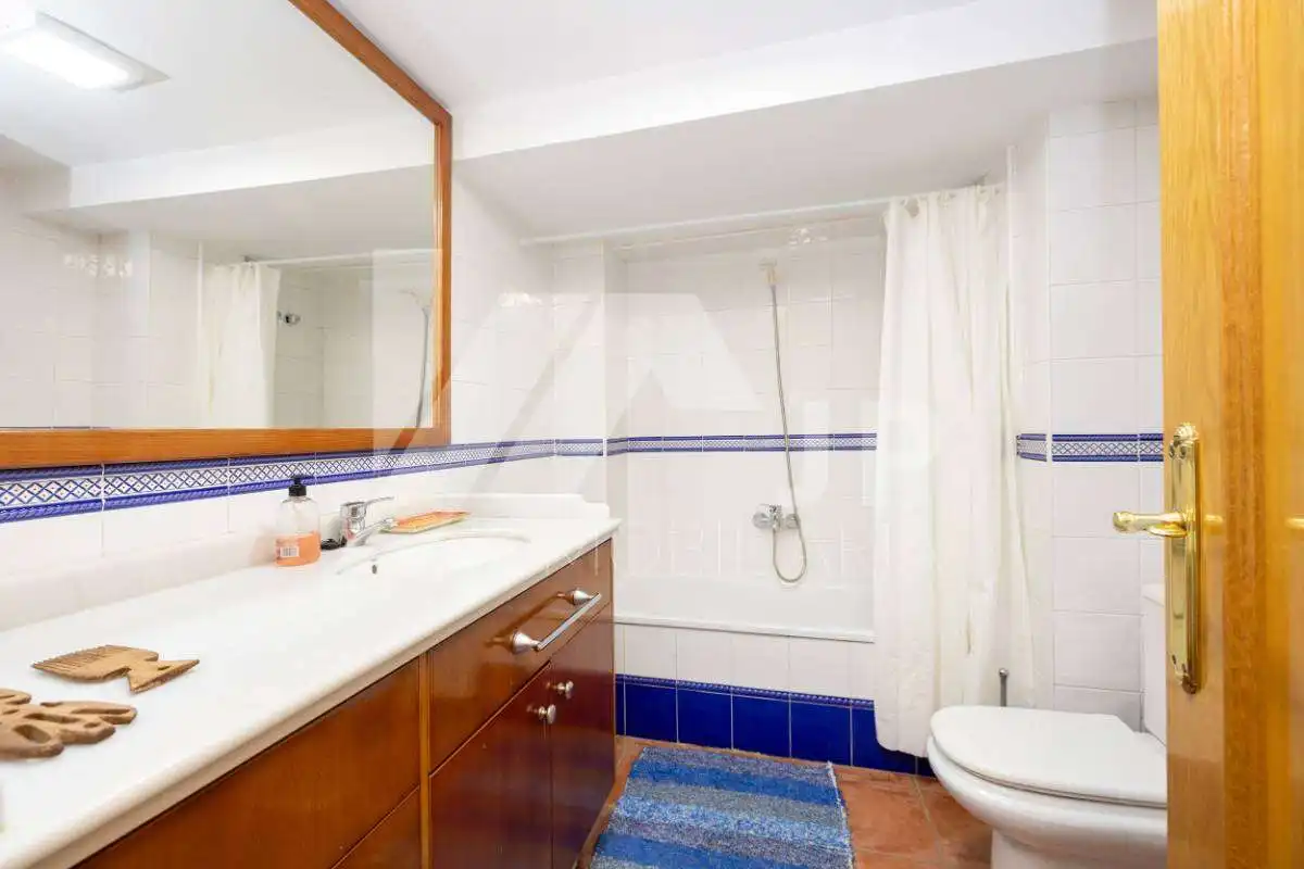 Bathroom of Duplexes for rent in Granada  with Heating, Furnished and Balcony
