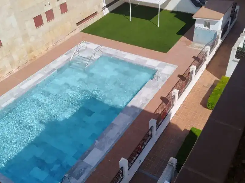 Piscina de Pis en venda en Granada amb Aire condicionat, Jardí privat i Traster