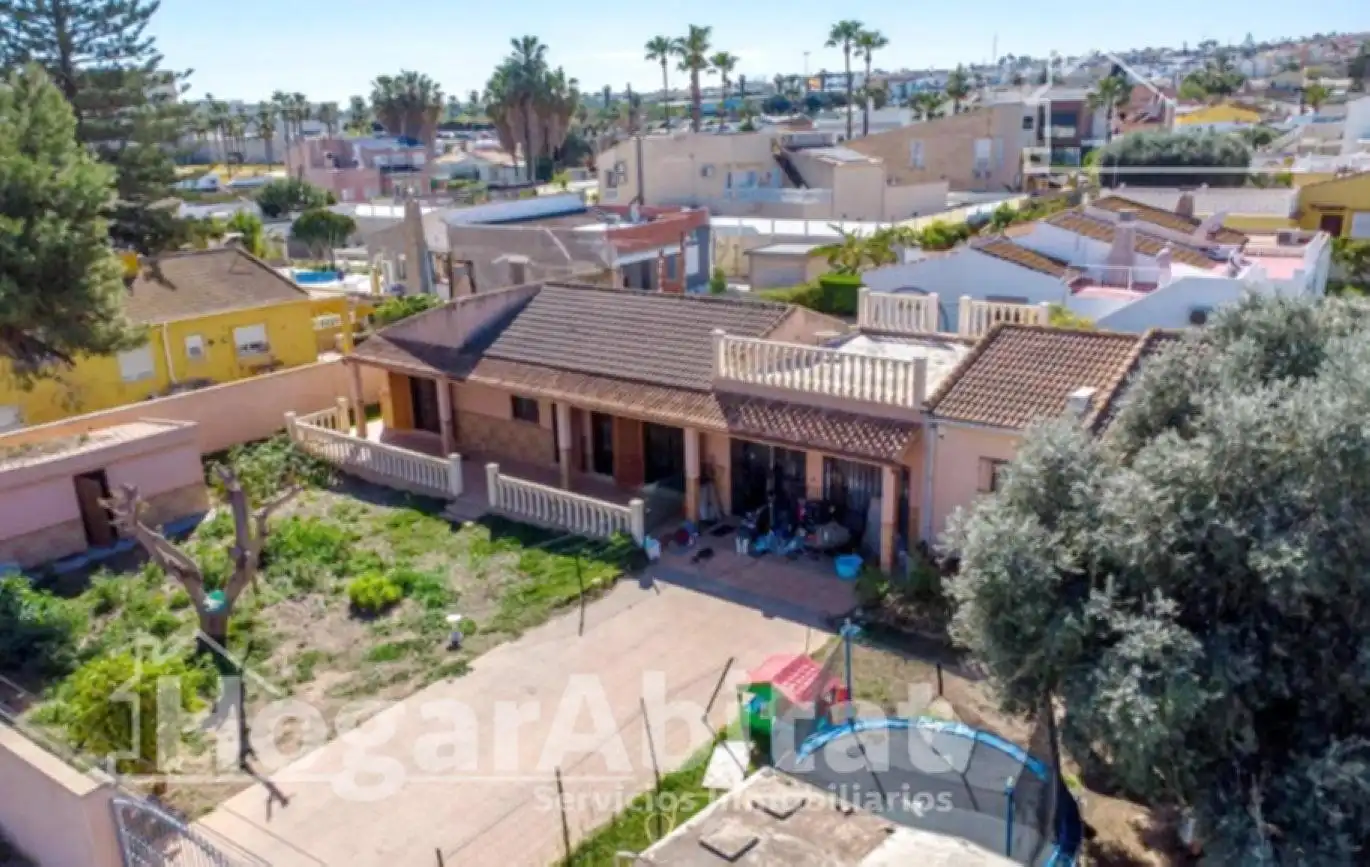 Villa con giardino in vendita a Calle SALINAS BAL, imagen 7
