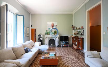 Living room of Flat for sale in Girona Capital  with Air Conditioner, Heating and Private garden