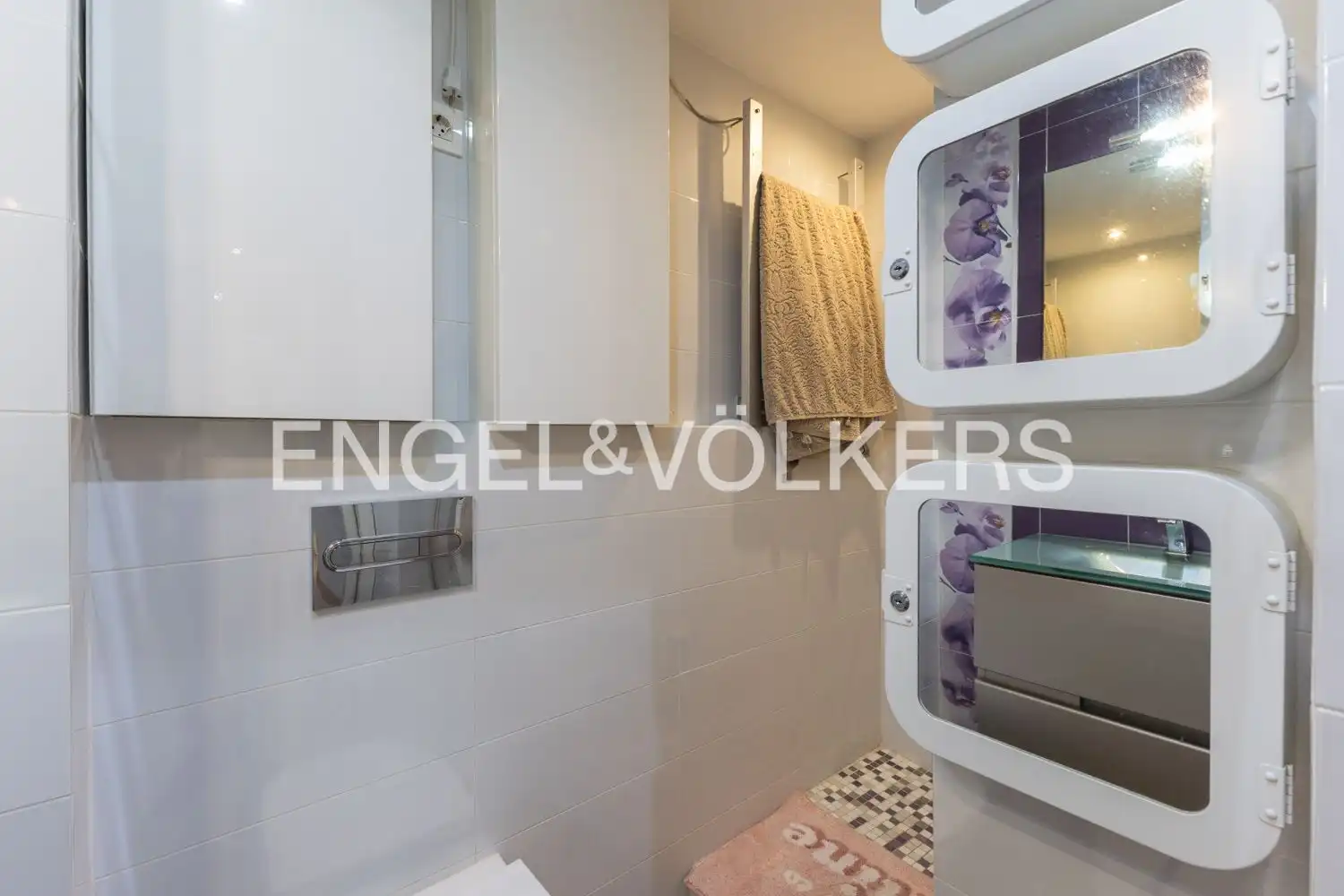 Bathroom of Flat for rent in Valencia  with Air Conditioner and Heating