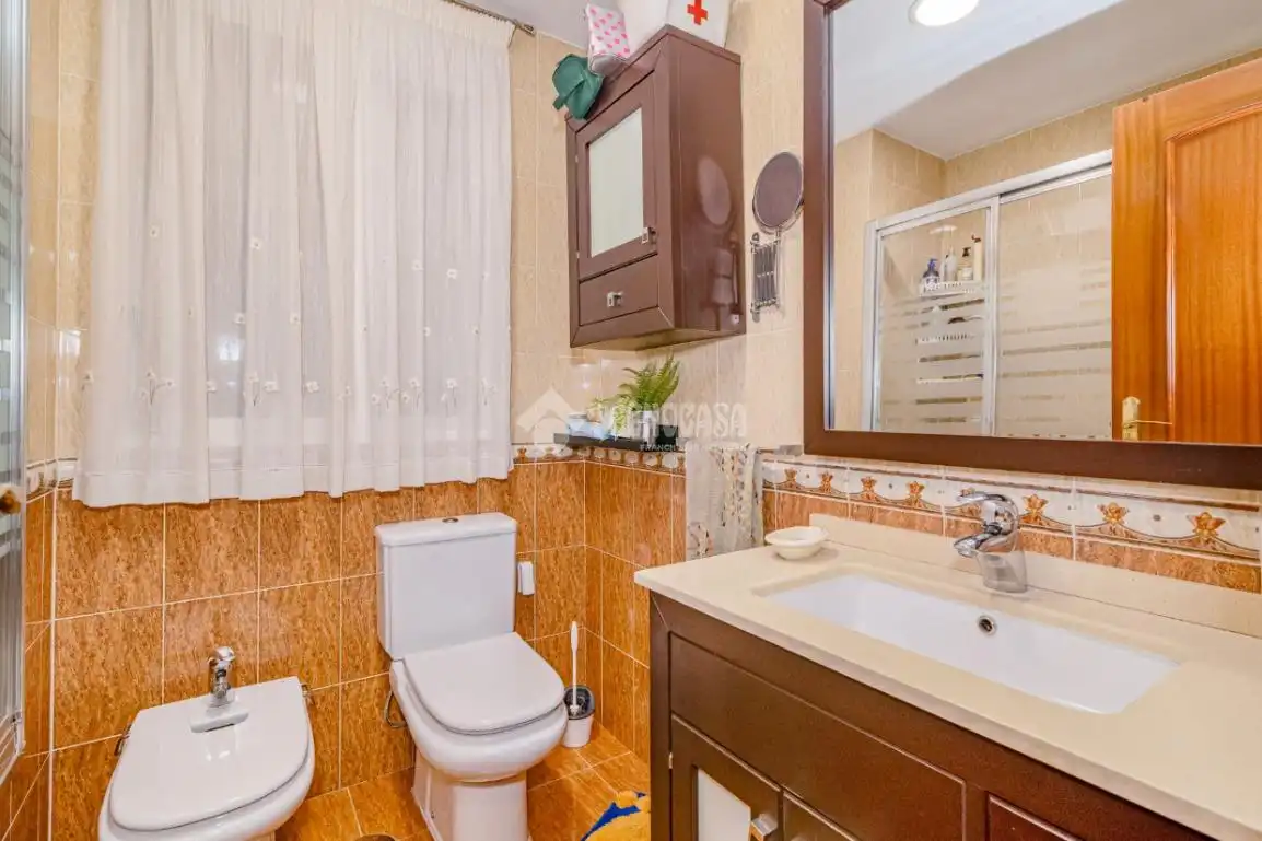Baño de Piso en venta en Lucena con Aire acondicionado y Amueblado